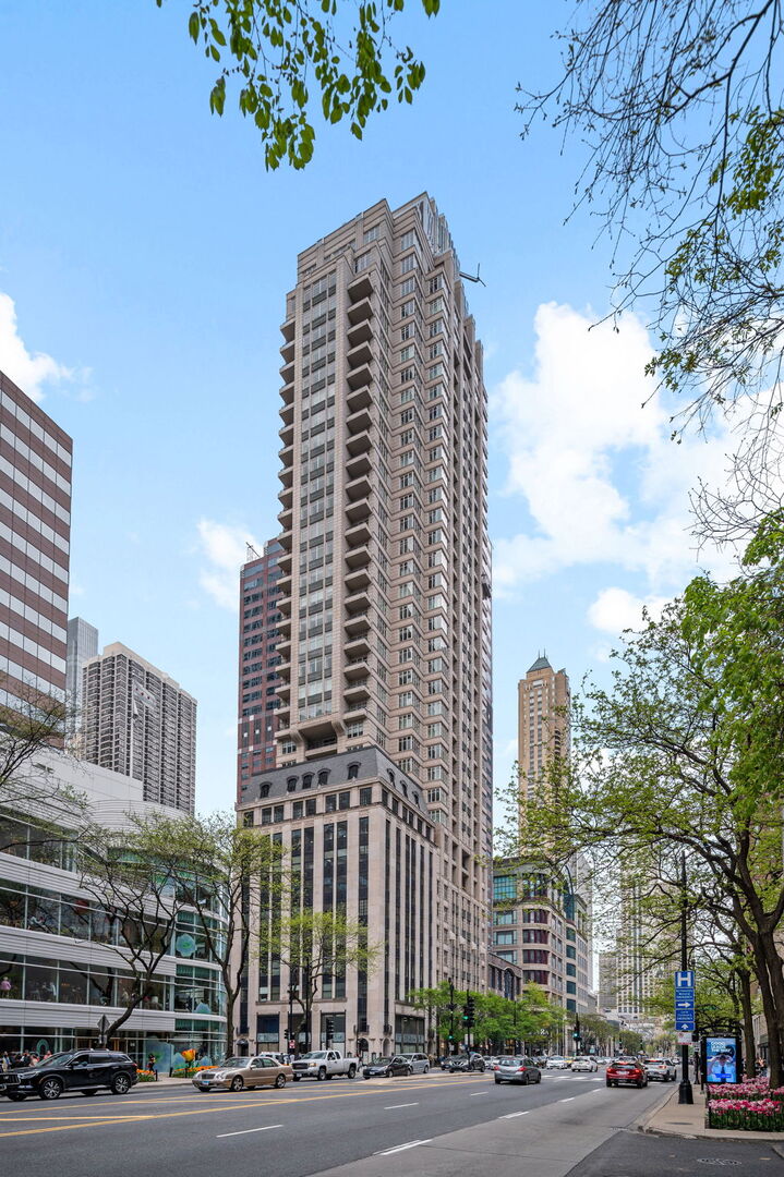 118 E Erie Street 28f, Chicago
